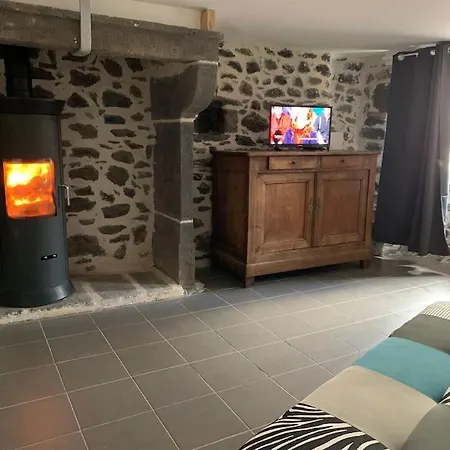 בית נופש Du Sabotier Saint-Bonnet-pres-Orcival