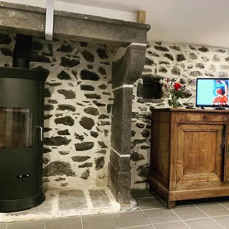 בית נופש Du Sabotier Saint-Bonnet-pres-Orcival